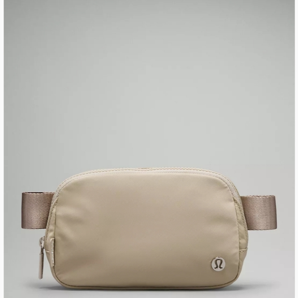 Lululemon 1L belt bag in Raw Linen (NWT)